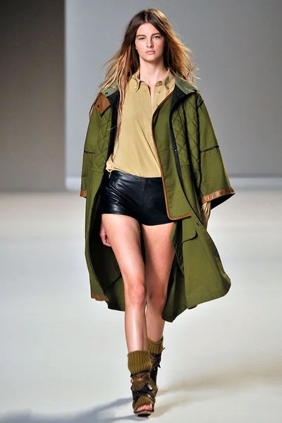 Look 19